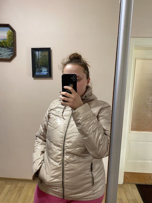 Віддам даром безкоштовно куртку жіночу на Л осінню вечняну демисезонну