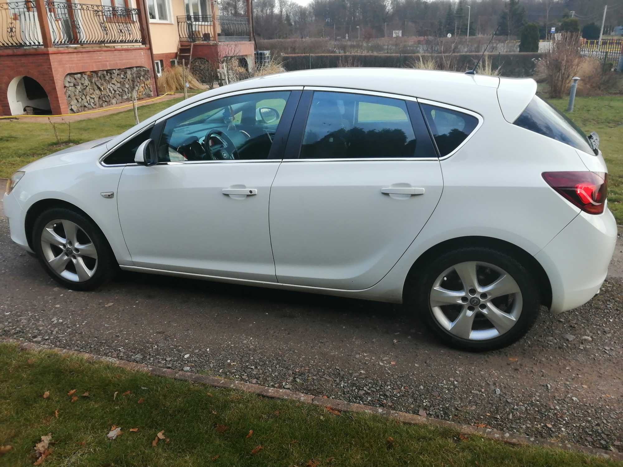 Opel ASTRA 1,4 TURBO wersja J