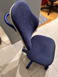 Krzeselko ergonomiczne, rosnace z dzieckiem.