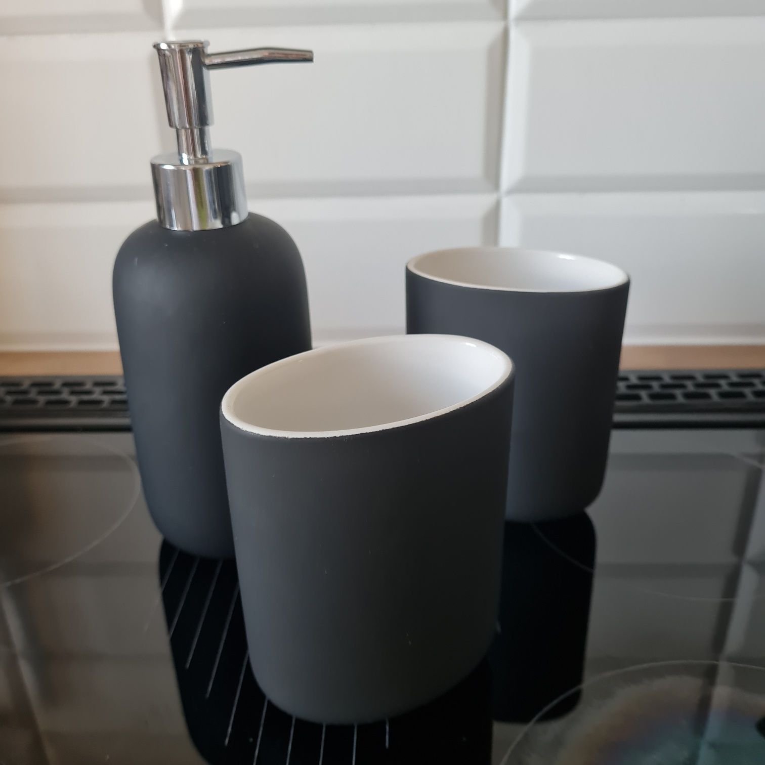 Ikea Ekoln kubki na szczoteczki kamionka czarny dozownik GRATIS 3 szt