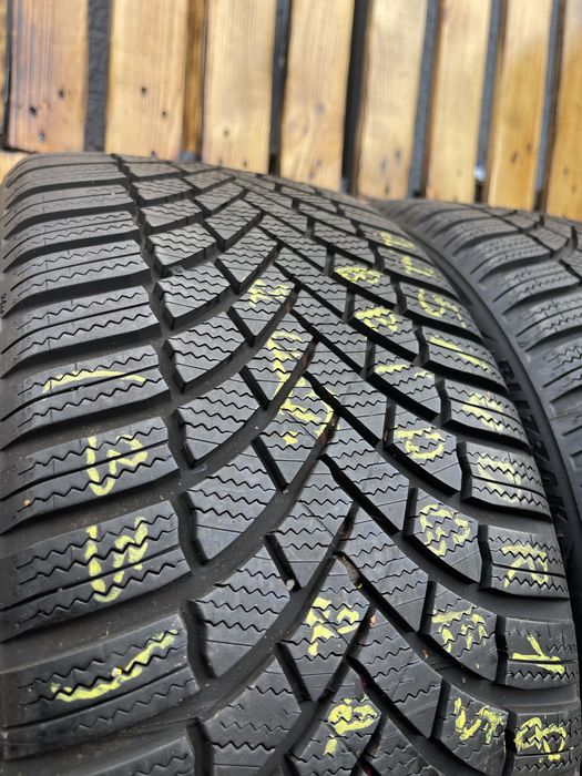 Шини 225/40/18  Bridgestone 22 рік стан нових