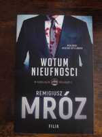 Książka "Wotum nieufności", autor: Remigiusz Mróz