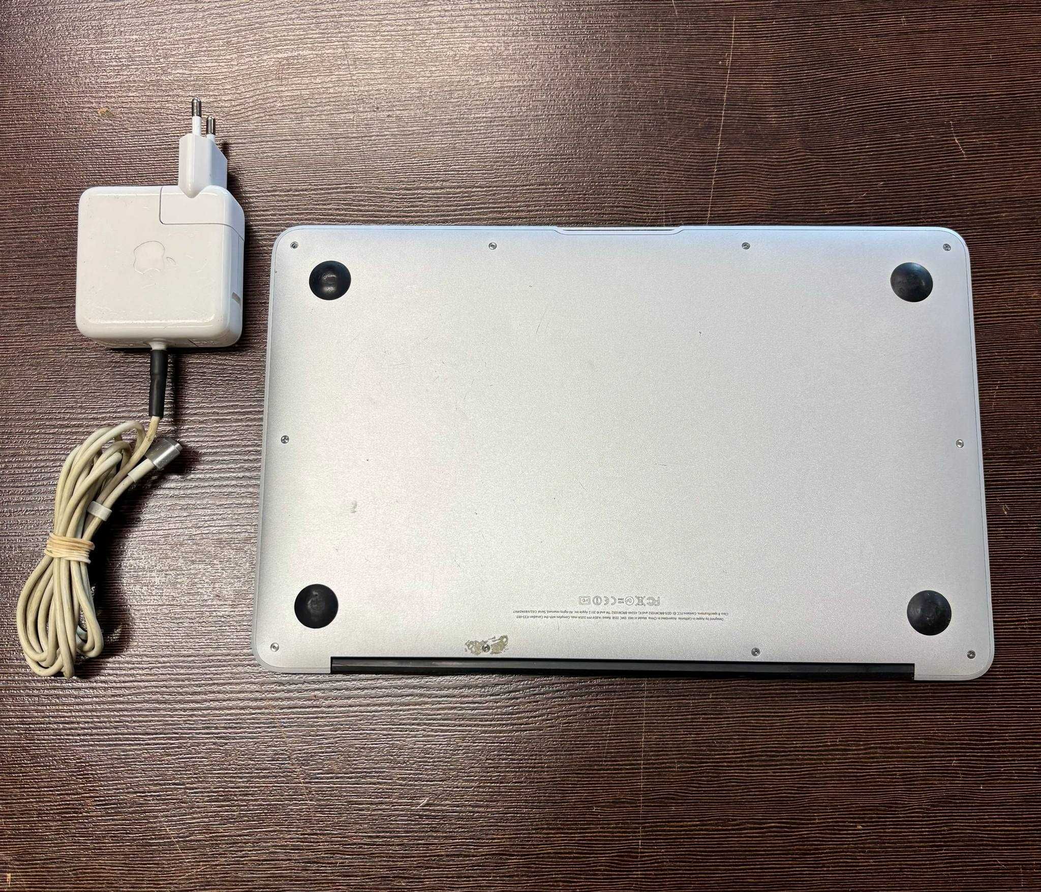 Laptop Apple Macbook Air 11 " Intel Core i5 4 GB / 128 GB srebrny