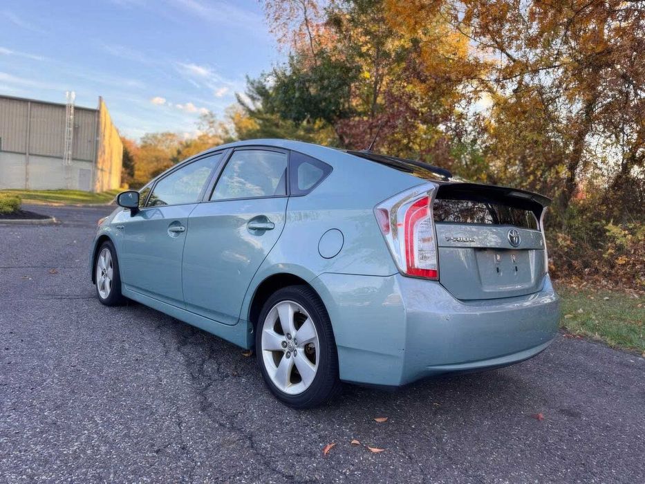Toyota Prius Five      2013
