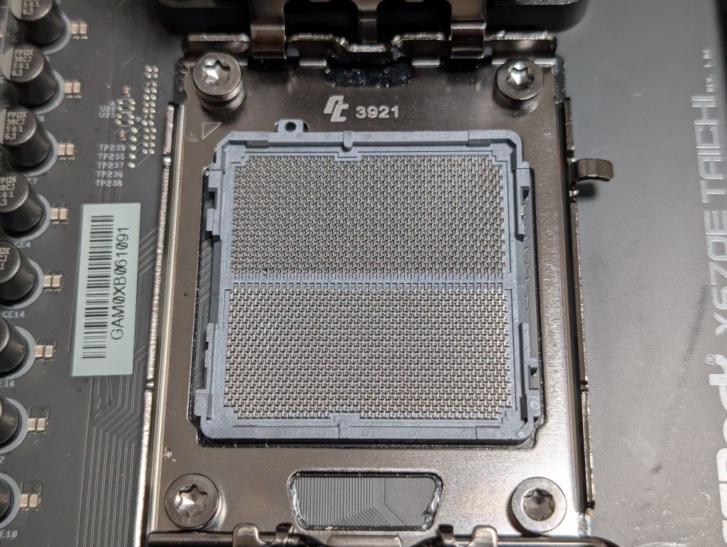 Материнська плата ASRock X670E Taichi ryzen AM5