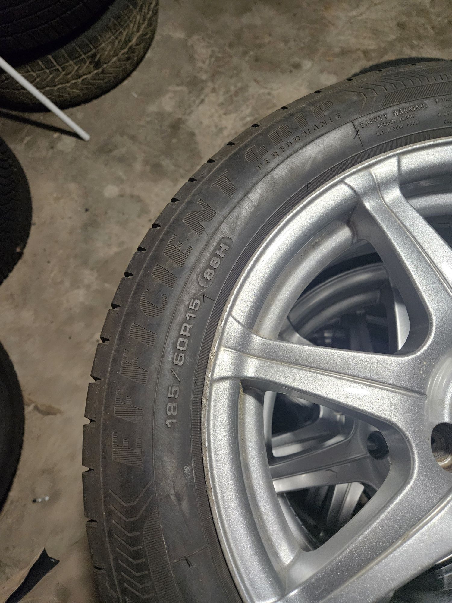 Alufelgi 4x100 renault ,clio  185 60 r15  lato  good year,