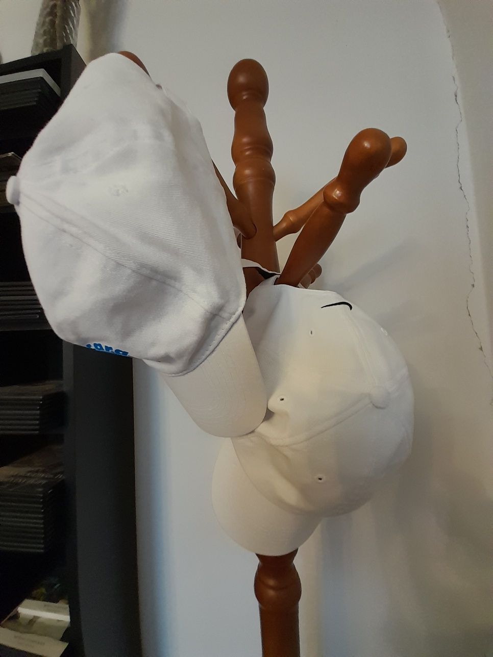 Czapka z daszkiem .