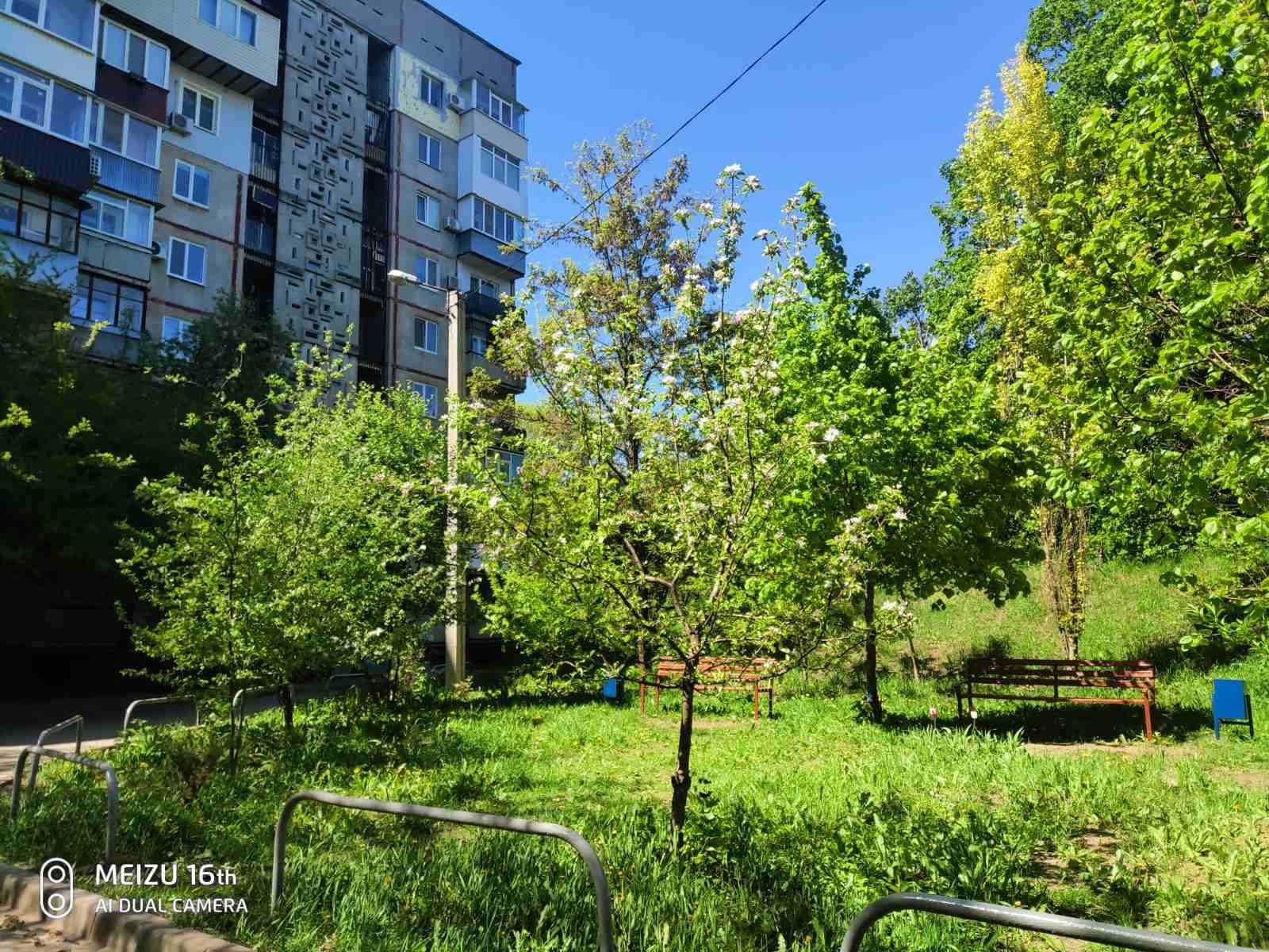 Продам 1 к. квартиру 4/9 эт., р-н метро " Бот. Сад", 39 м2, капремонт