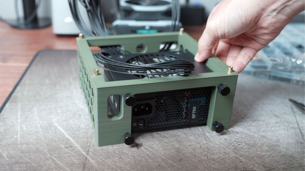 Мінімальний корпус для комп’ютера ITX.