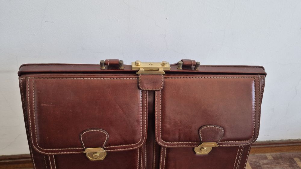 Pastas antigas/vintage em pele