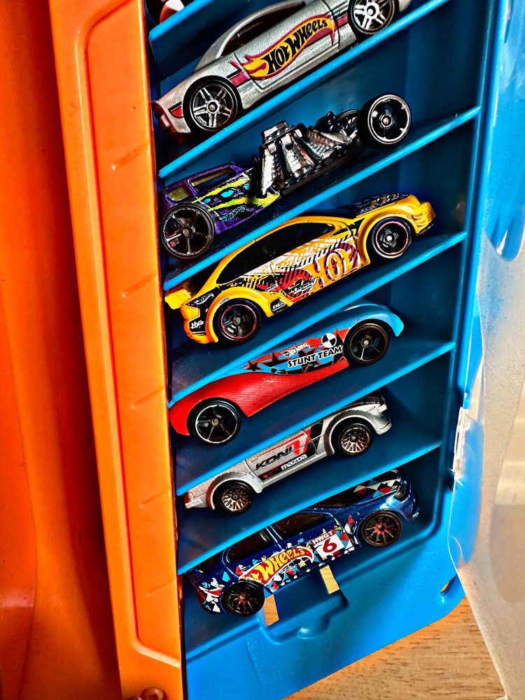 Портативний трек-контейнер гараж Hot Wheels на 20 машин , оригінал