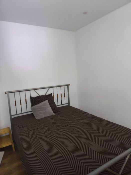 Aluga-se andar-moradia ao Covelo com pátio e lavandaria exterior