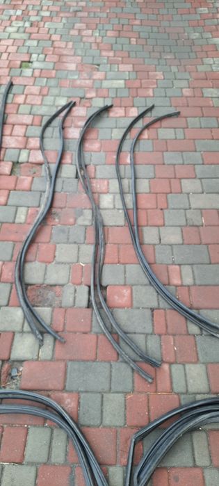 Уплотнитель стекла двери проёмов ВАЗ 2110 2111 2112