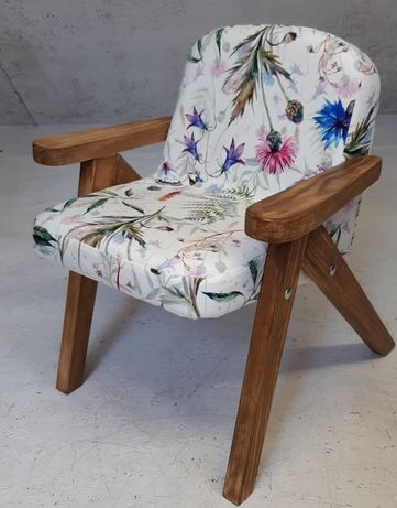 Krzesełko dla dzieci w kwiaty