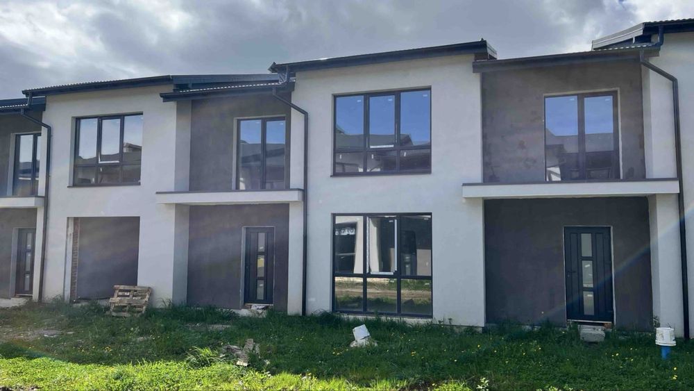 Таун Хаус, вул. Січинського, 11а/3