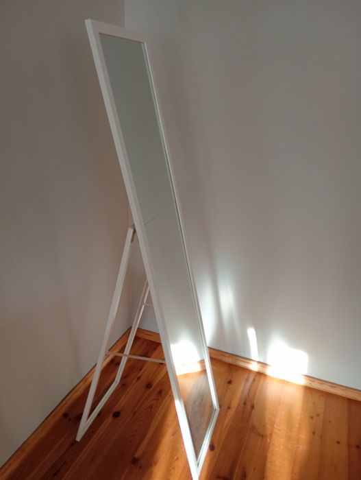 Lustro stojąca pęknięte