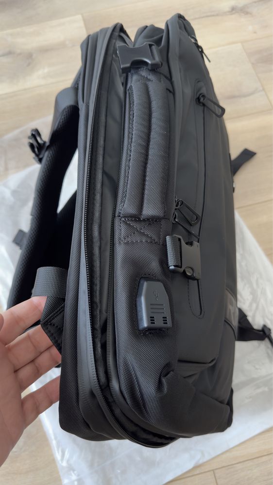 Рюкзак  для подорожей з вакуумним відділенням AIRBACK + подарунок