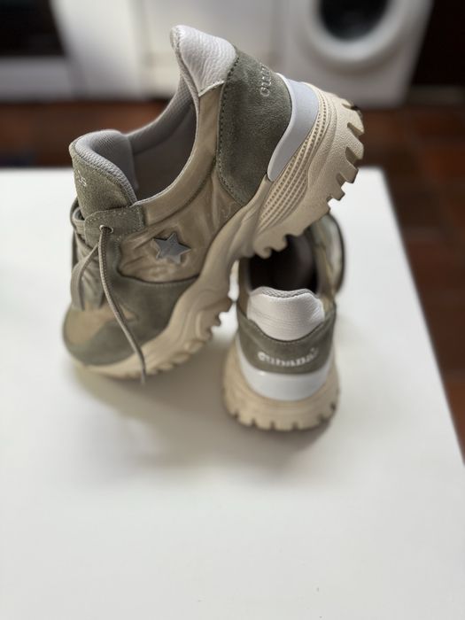 Tenis da marca cubanas