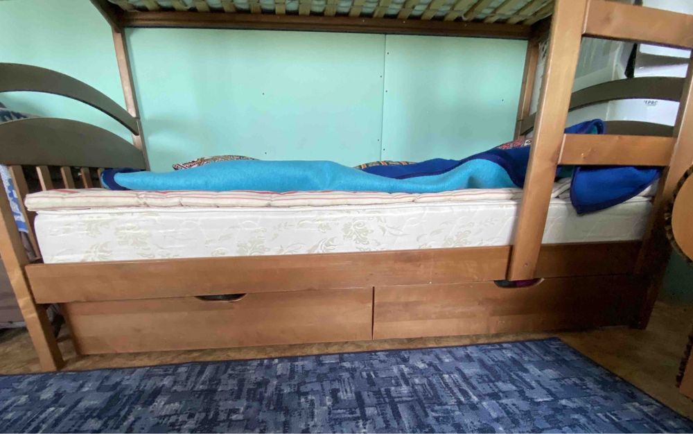 Двоповерхове ліжко, Двухъярусная кровать