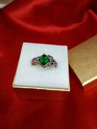 Srebrny pierścionek z zielonym oczkiem, srebro 925, R.19