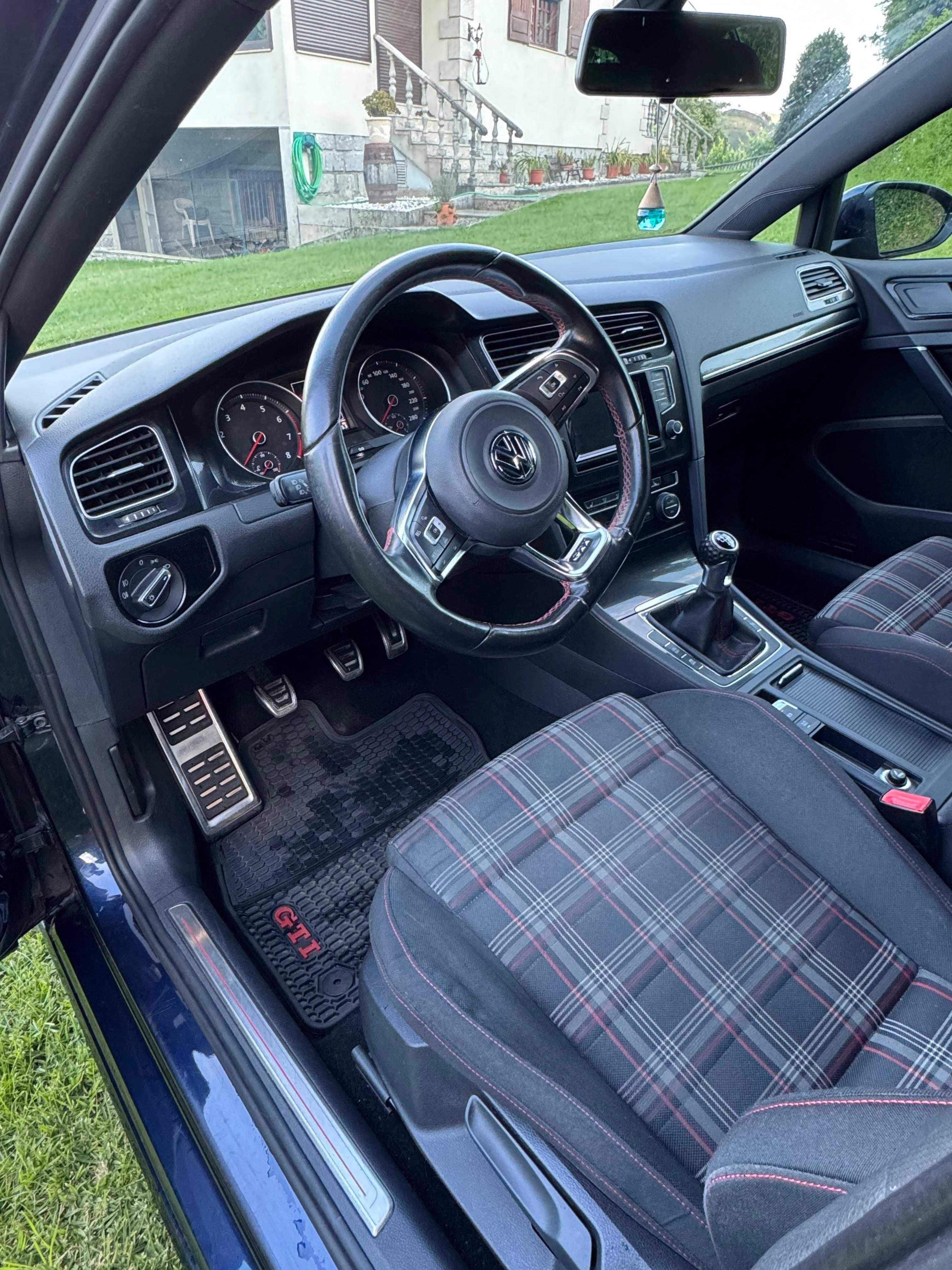 Volkswagen Golf 7 Gti - 220 cv - 5p - Manual