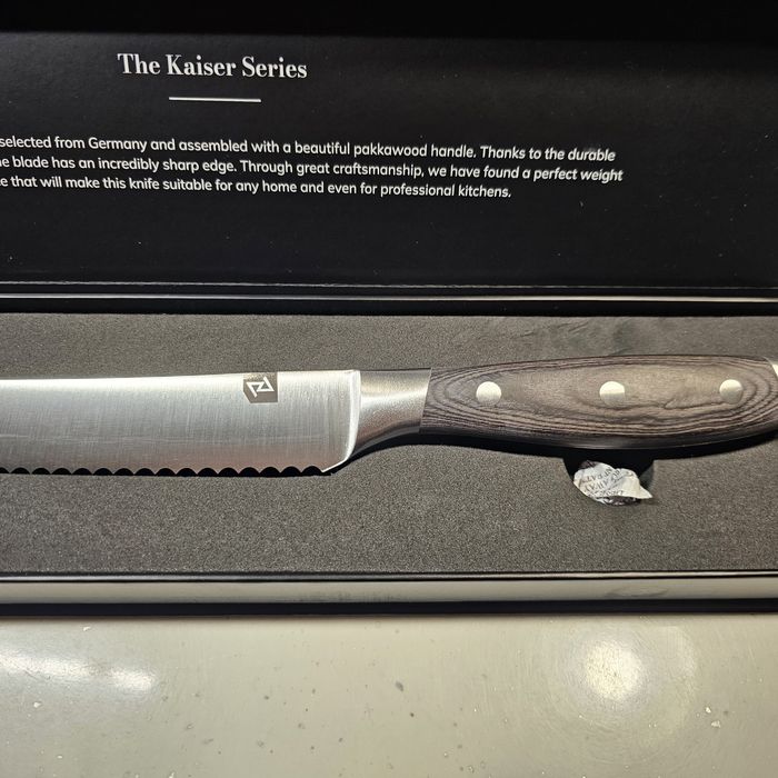 Nóż do chleba VINGA Kaiser