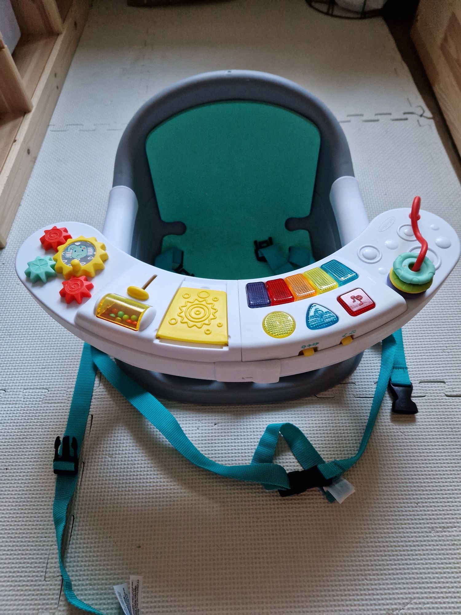 Interaktywne krzesełko do karmienia Infantino
