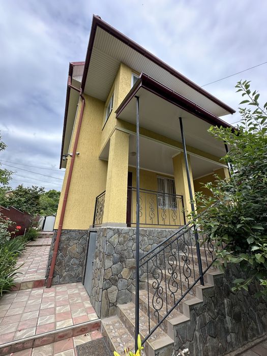 Продаж будинку по вул. М. Рибалки