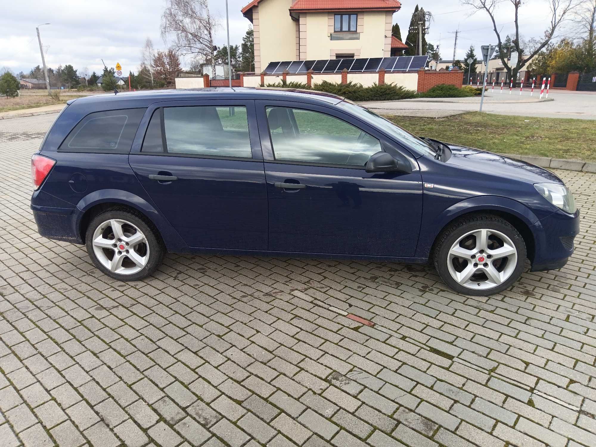 Opel Astra H kombi 1,6 2011 rok