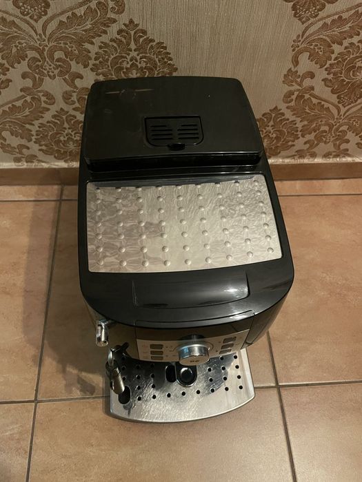 Кавоварка Кофеварка DeLonghi Magnifica S