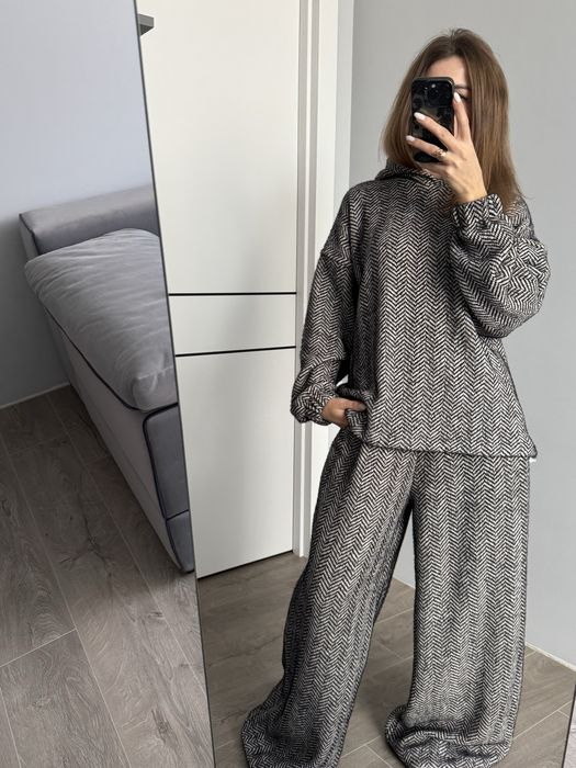 Жіночий теплий костюм вільного крою