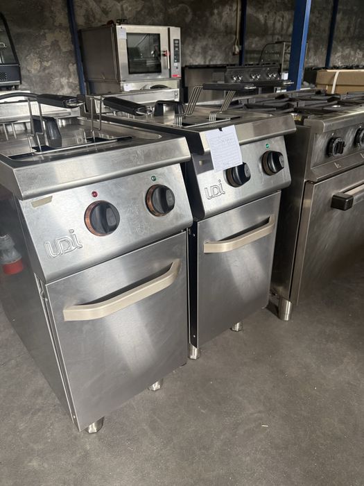 Fritadeira eletrica de movel trifasica UDI 18 litros