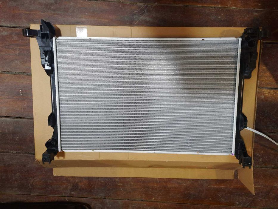 Радіатор охолодження рено трафік Renault  2014-2020р 2,0 DCI