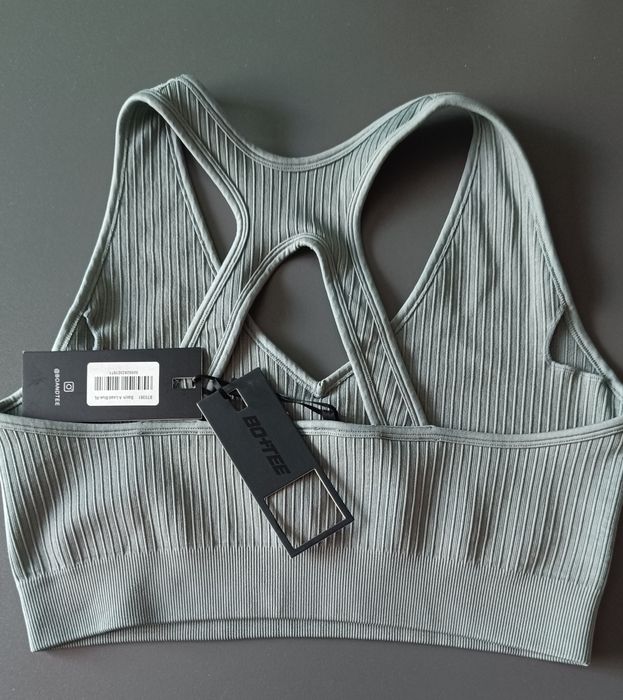 Спортивний топ розміру XL