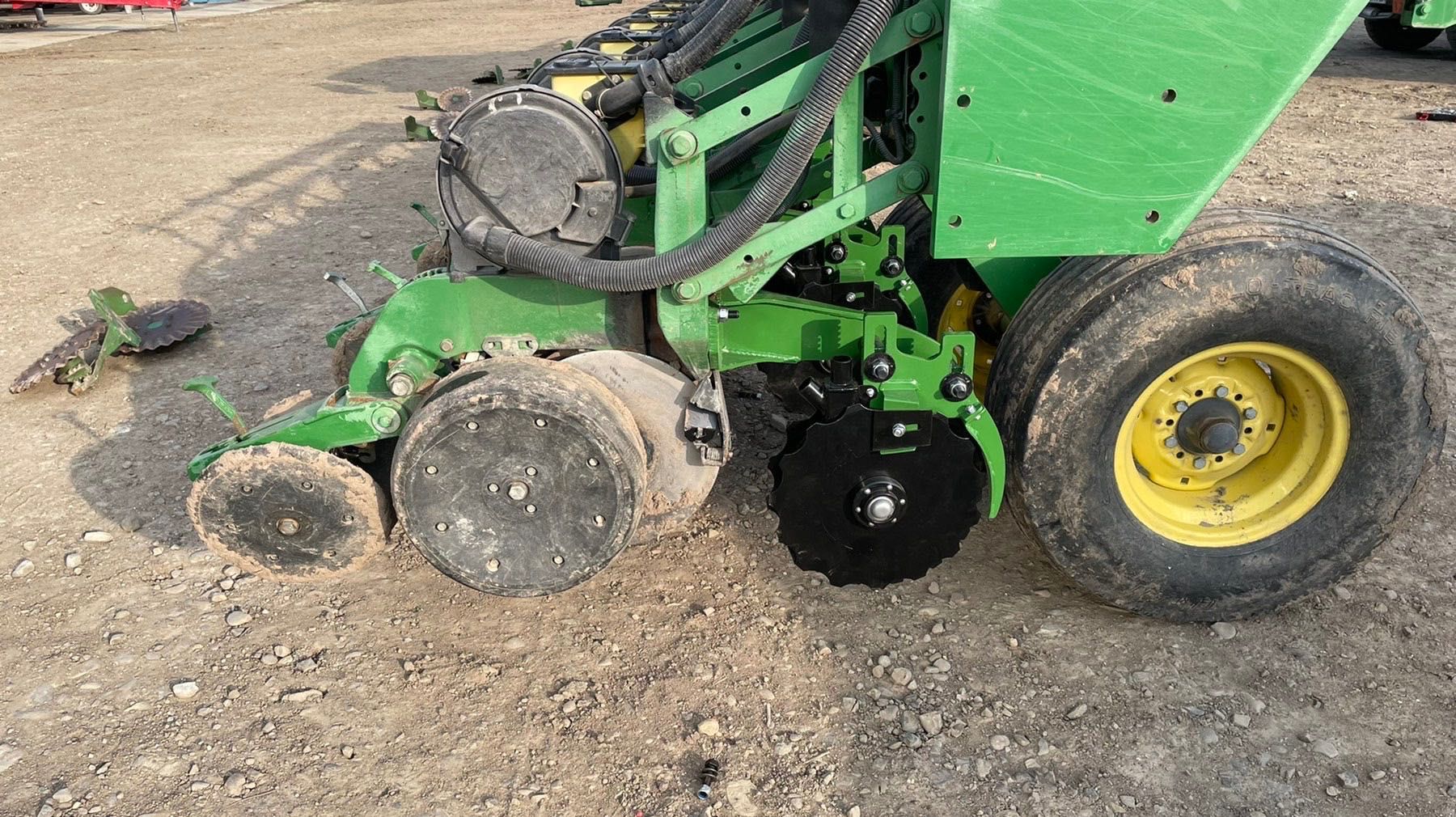 Пневматична/вакуумна система внесення добрив John Deere DB-44/55/80