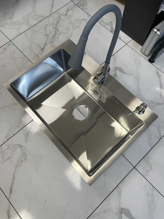 Мийка кухонна Luminex 6045 см та змішувач Lidz з гнучким виливом сірий