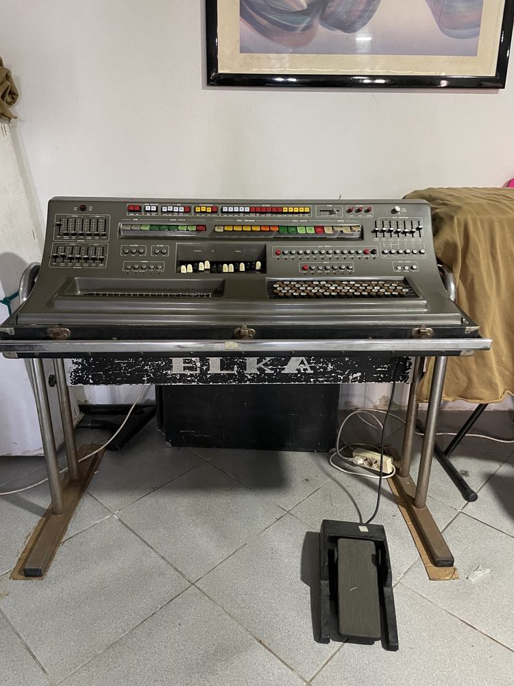 Órgão de música vintage elka 802