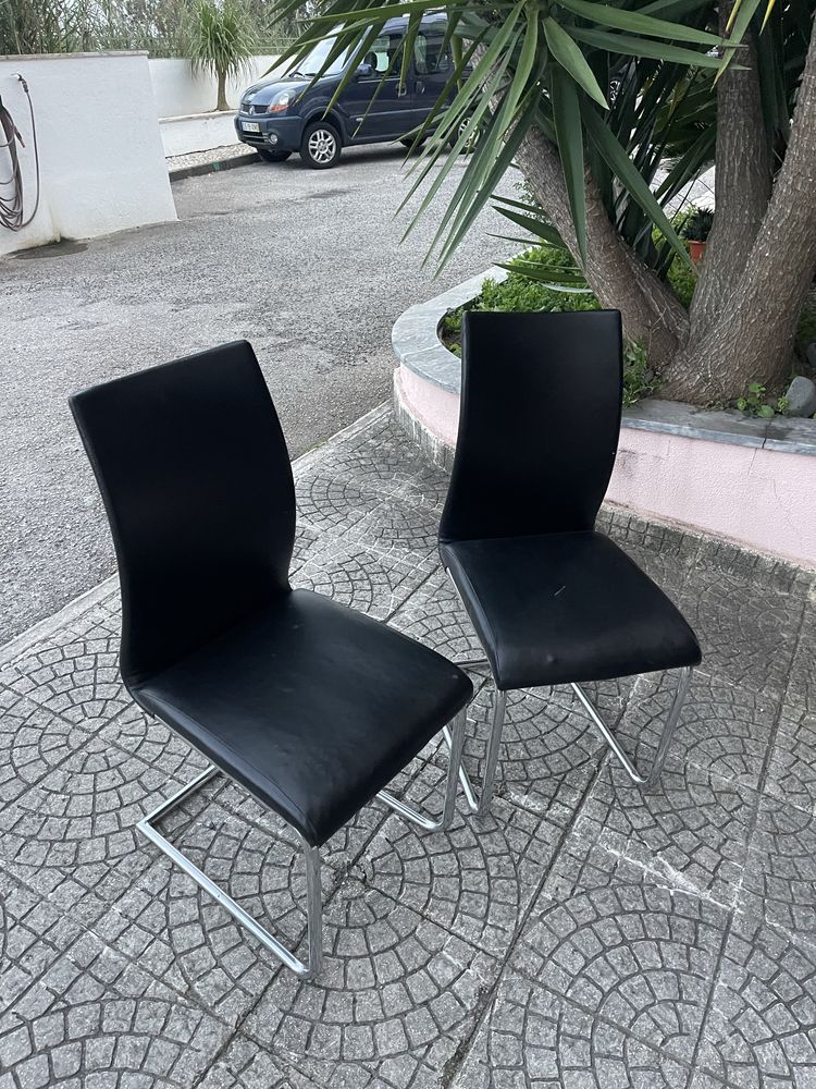 2 cadeiras pretas - Bom estado