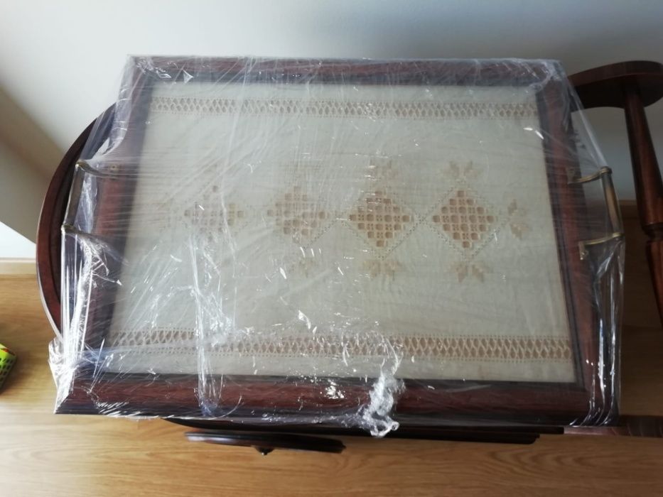 Tabuleiro Artesanal + Vidro + Pano em Linho