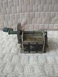 Stara prądnica - induktor telefoniczny na korbkę