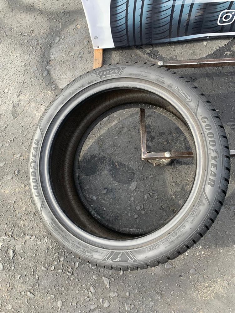 Шини 255/40 R19 Goodyear 2023/20p зима 10мм