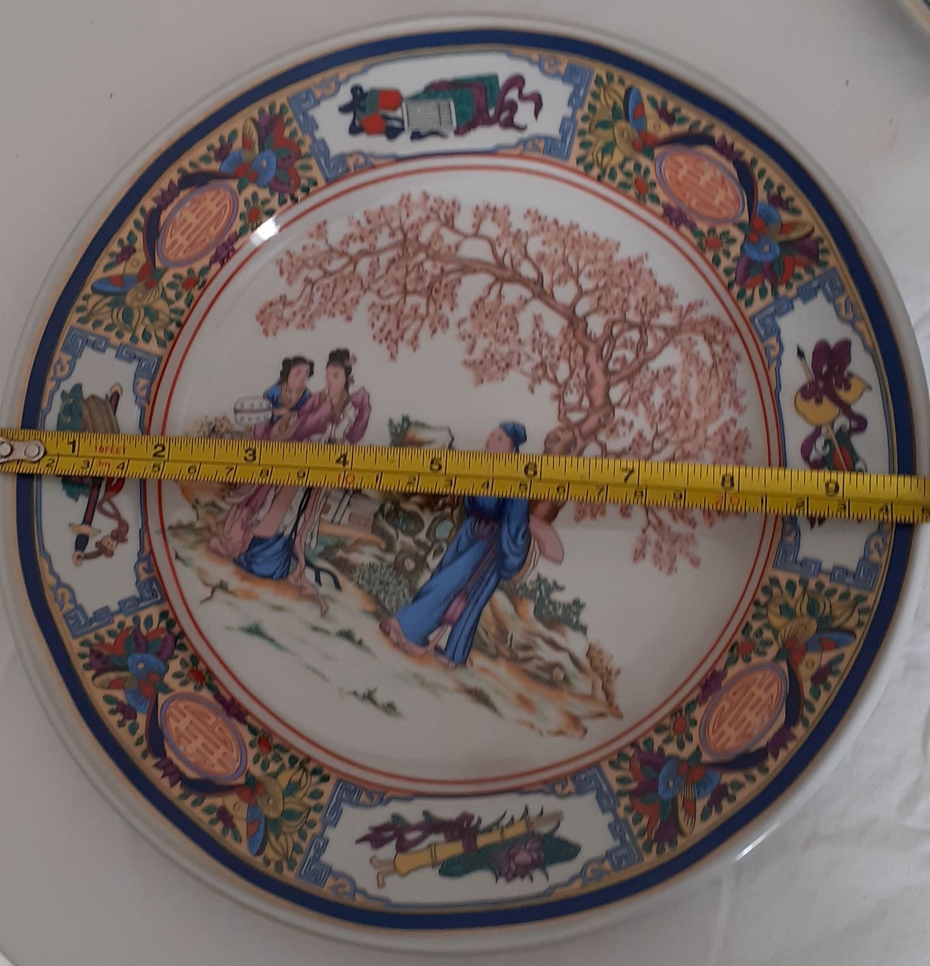 Lote de 4 pratos antigos decorativos de porcelana da China
