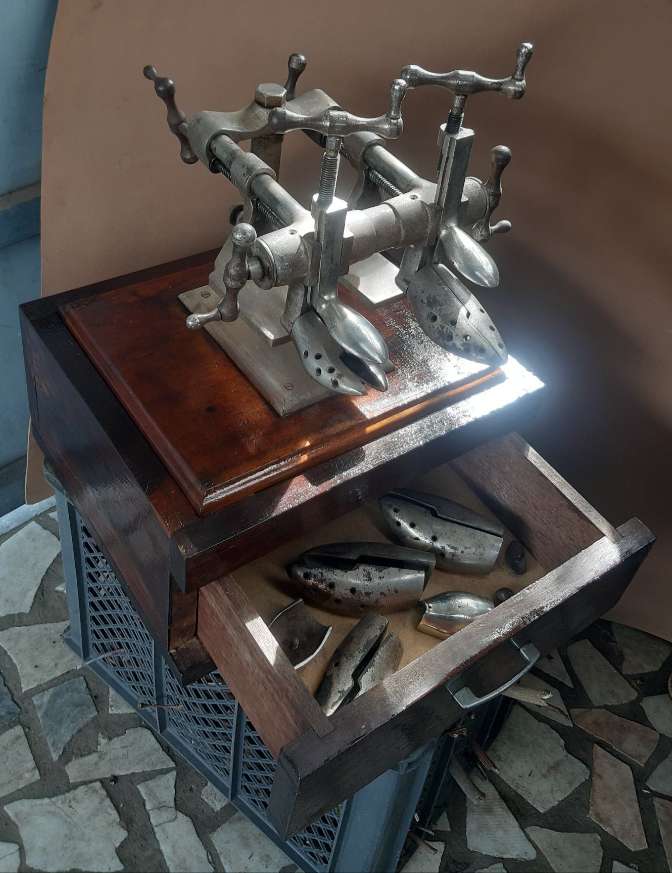Máquina de alargar sapatos antiga