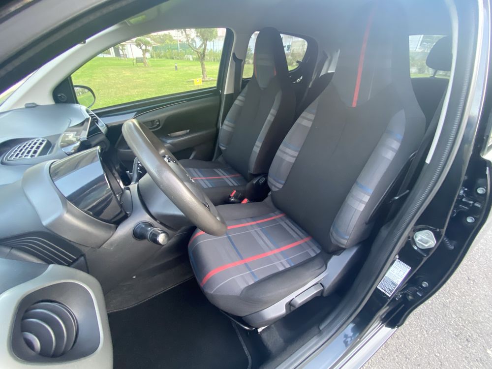 2015 • Motor Toyota • 72 cv • Poucos Km • Sem Riscos • Camera de Ré