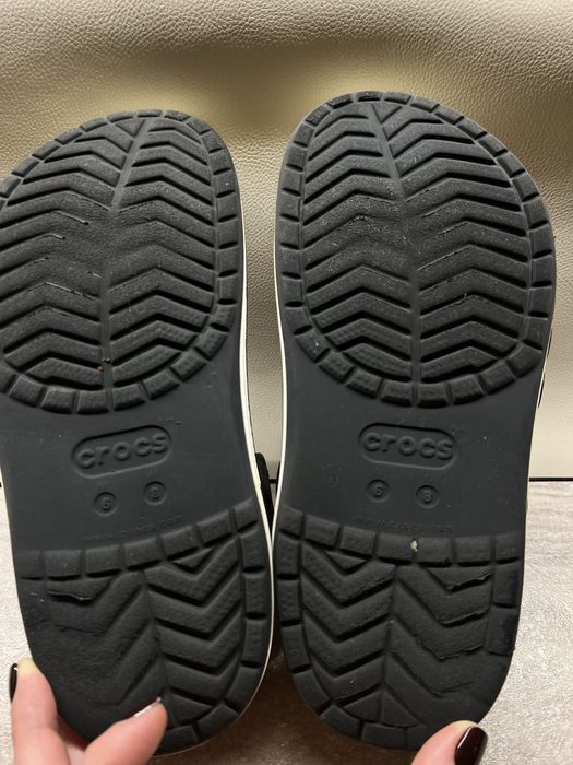 Crocs жіночі чорного кольору