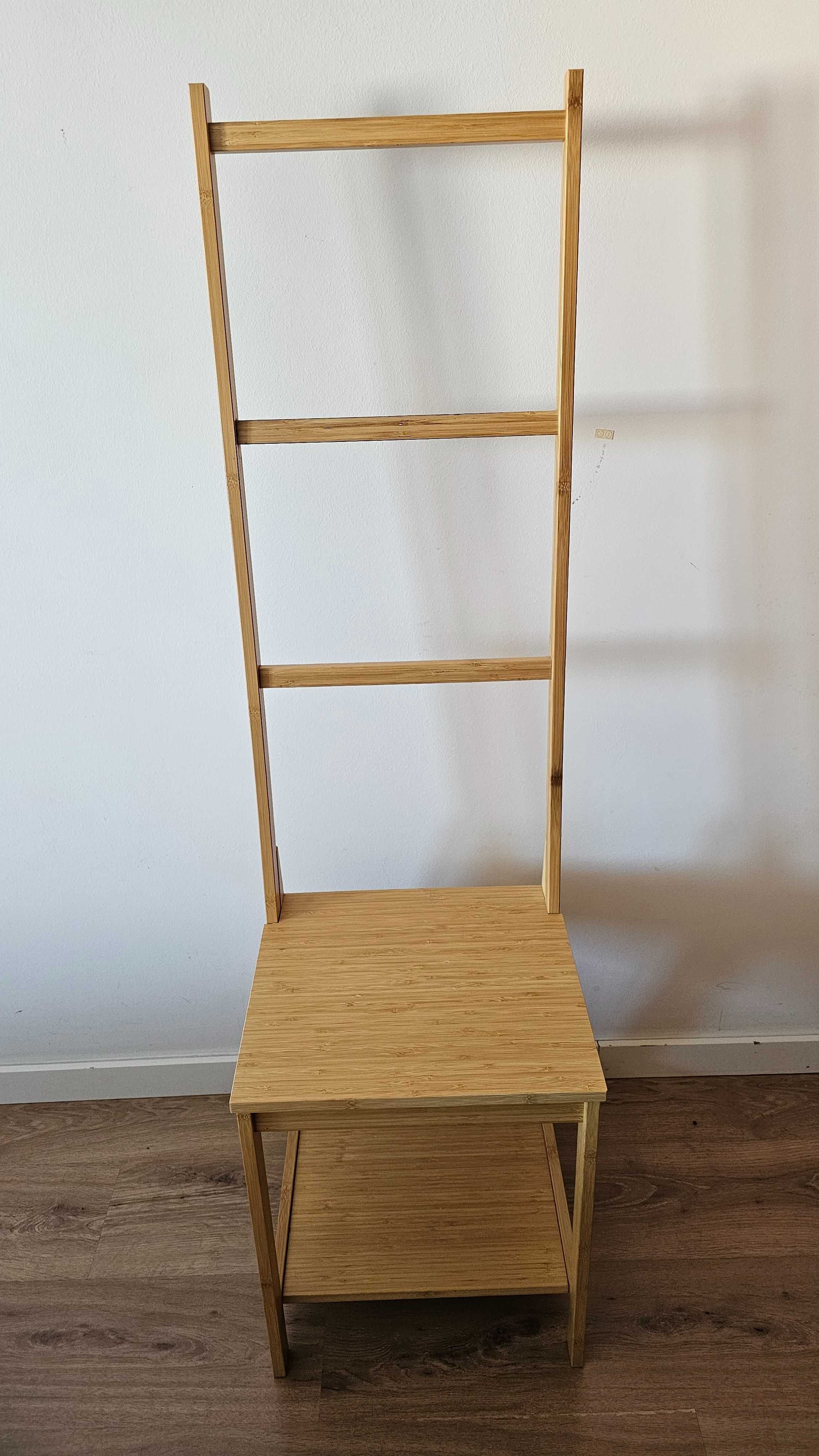 Cadeira com toalheiro de bambu -WC