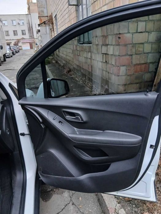 шевроле трекер 2013 год