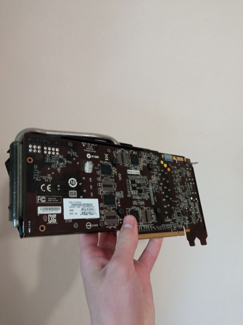 Відеокарта gtx 760 2gb (напів робоча)