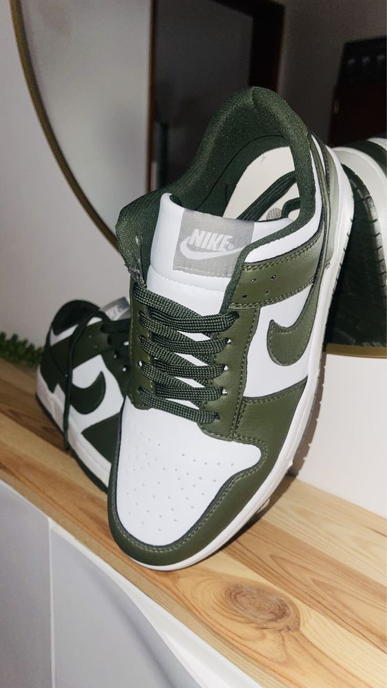 Dunk Low "Medium Olive" sneakers