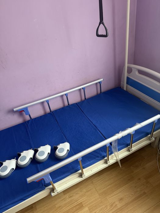 Медичне ліжко MED1-C09